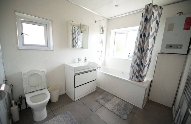 Spacious 3-Bed Home | Manchester Airport | Free Parking | Sleeps 10