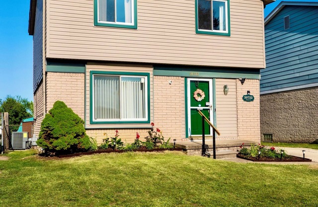 Spacious 3-Bedroom Getaway in Madison Heights – Ideal for Families & Groups