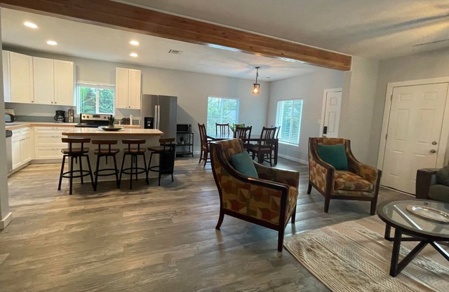 Spacious 3 bedroom 2 bath home w/ large kitchen and wifi