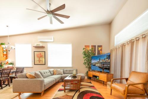 Spacious 3 bedroom 2 bath Seattle Home