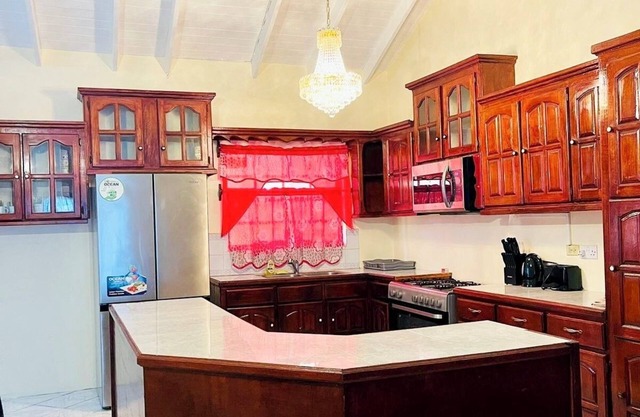 Spacious 3-bedroom apartment with WiFi, AC at amazing Castle Berry
