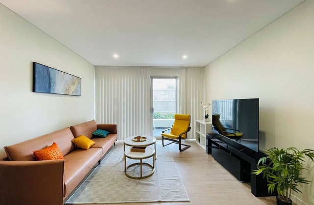 Spacious 3-bedroom apartment in enjoyable Botany with AC 2 parking