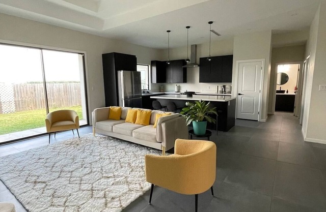 Spacious 3-Bedroom Home with Large Backyard – Perfect for Families & Gatherings!