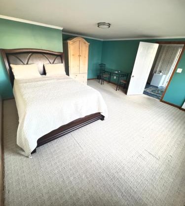 Spacious 3 Bedroom Lakeview Retreat with Private Comfort & Free Parking
