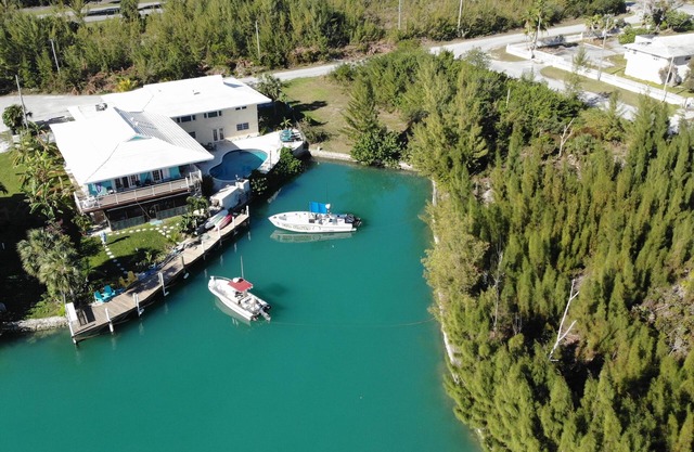 Spacious 3-BR Waterfront Condo w/Dock & Pool, Walk to Beaches, Bars & Shopping!