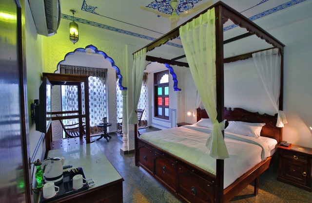 Spacious 3- Family suites bedroom in amazing hotel Jaipur with WiFi, AC