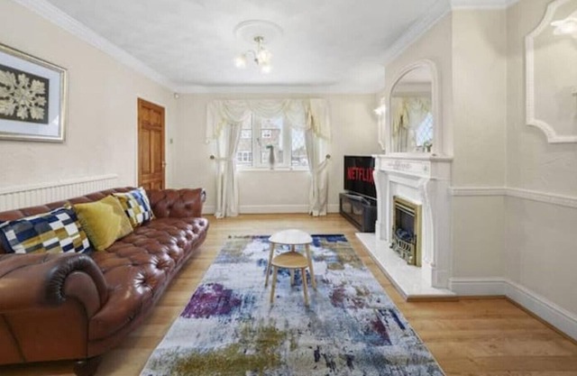 Spacious 3 bedrooms house in Bolton Upon Dearne, host up to 5 guests