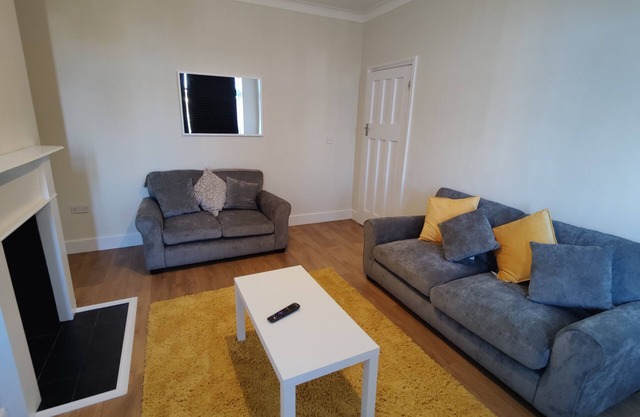 Spacious 3bed house with garden - Great transport links