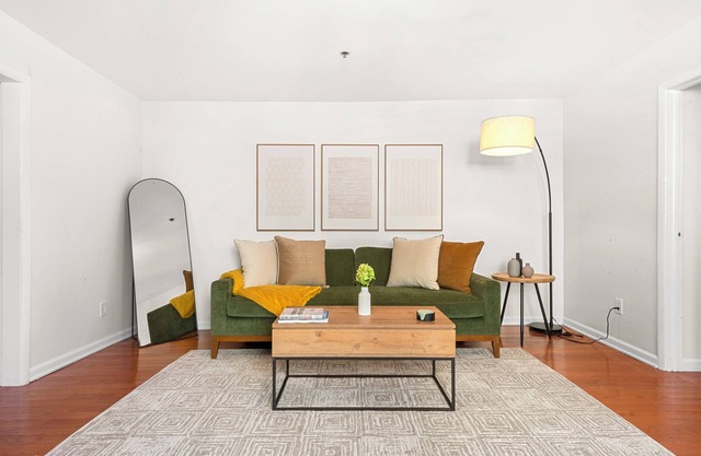 Spacious 3BR FREE Parking Min to NYC Sleeps up to 10 W/D