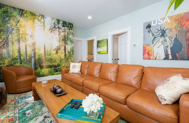 *Spacious 3BR Halloween Home|Salem+Beverly|Parking