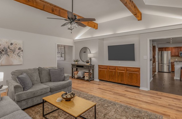 Spacious 3BR Retreat Near Golf Course – Cozy & Convenient Stay in Shreveport!