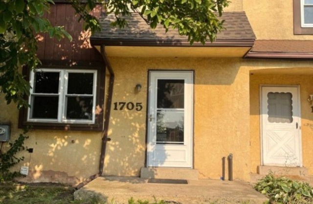 Spacious 3BR Townhome Near King of Prussia