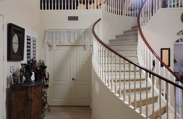 Spacious 4,000 sq ft home. 4 bedroom, 4 bath, 4 queen, 2 king beds, 1 hide-a-bed