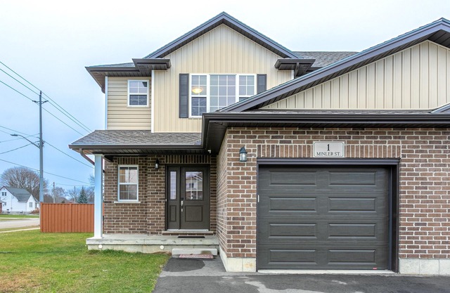 Spacious 4 BDR family-friendly house in Ingersoll