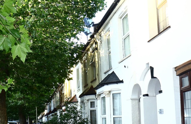 Spacious 4-Bed House - Sleeps 5, Garden & Parking