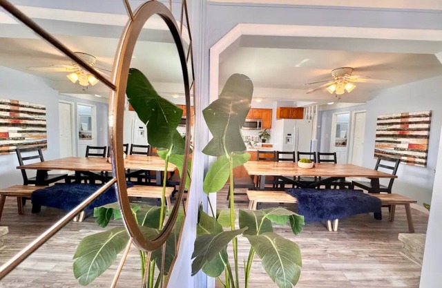 Spacious 4-bedroom house in fabulous Madison Heights with WiFi, AC, fitness room
