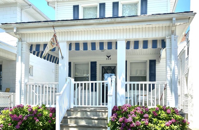 spacious 4 bedroom beach house large shaded porch 3 blocks to beach restaurants