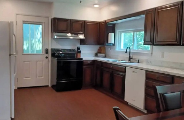 Spacious 4-bedroom family-friendly home with outdoor space in welcoming Ephrata.