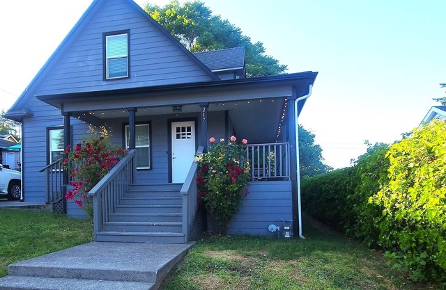 Spacious 4 bedroom home in the heart of camas!