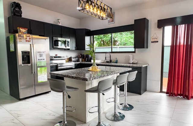 Spacious 4-bedroom house with WiFi, AC in lovely La Fortuna