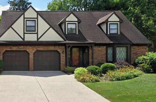 Spacious 4-bedroom house with WiFi, in Worthington Hills
