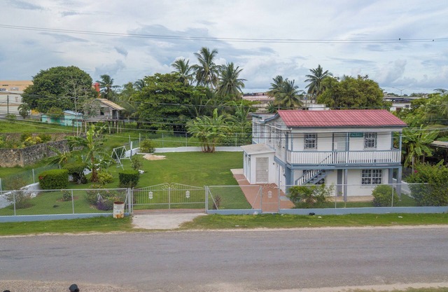 Spacious 4-bedroom house with WiFi and AC in peaceful Corozal Town