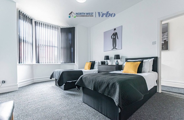 Spacious 4-Bedroom House in Wigan – Free Parking & Wi-Fi | Long Stays Welcome