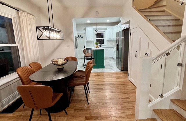 Spacious 4-bedroom house in charming Utica with WiFi, AC