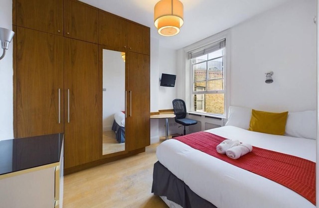 Spacious 4 Bedroom Modern Flat in Central London