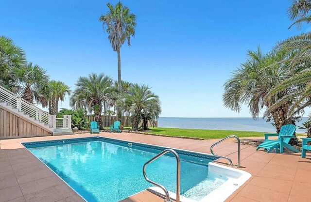 Spacious 4-bedroom house with WiFi and AC in fantastic Gulf Shores