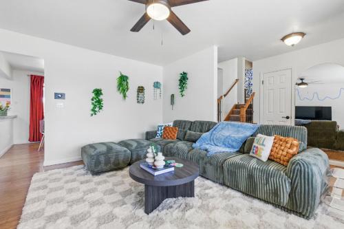 Spacious 4BD - Backyard BBQ, Fire Pit & Mini Golf