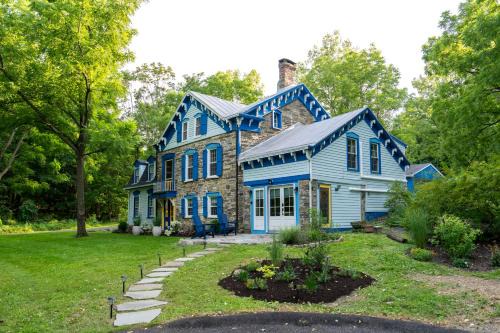 Spacious 4bd Country Gem - Fire Pit & Chill Vibes