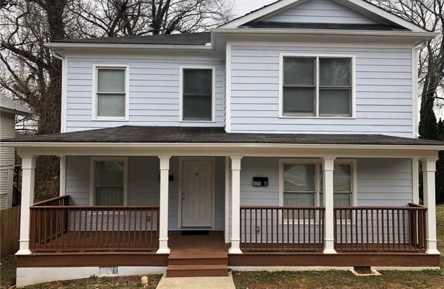 Spacious 4BR/3BA house in West End with AC, W/D, and WIFI close to downtown