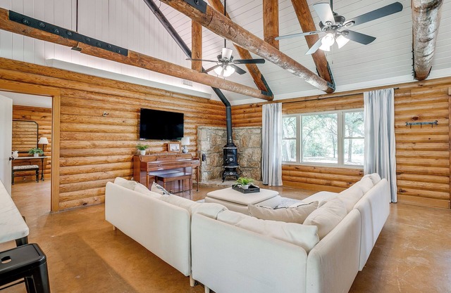 Spacious 4BR Cabin Retreat w/Modern Upgrades, Peaceful Trees & Near Lake