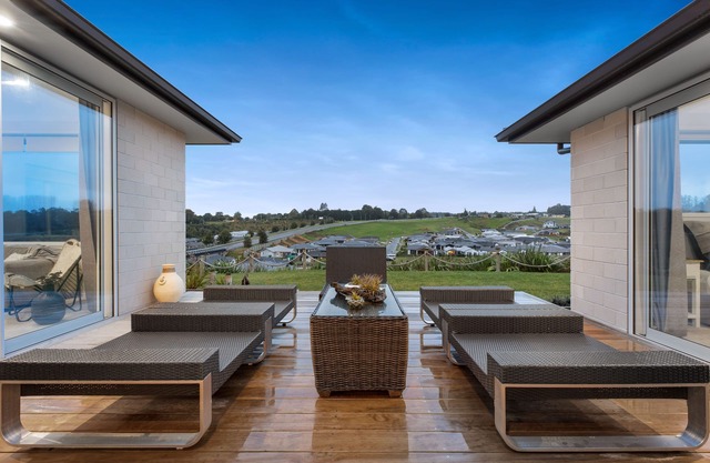 spacious 4br family retreat with elevated and lake views