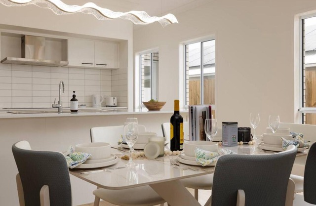 Spacious 4BR Modern Home by Parks and Forest