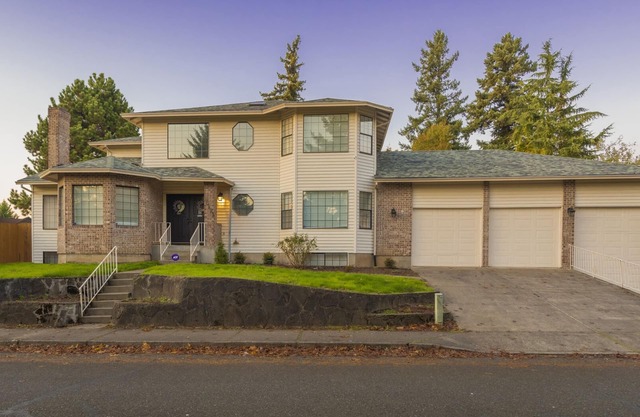 Spacious 5,000+ sq ft house, Close to PDX Airport