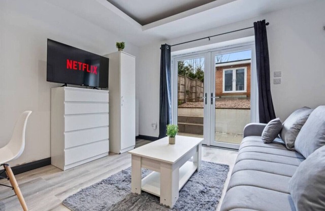 Spacious 5-bed Banbury House near Spiceball Park