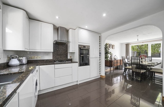 Spacious 5-Bed House in Aylesford
