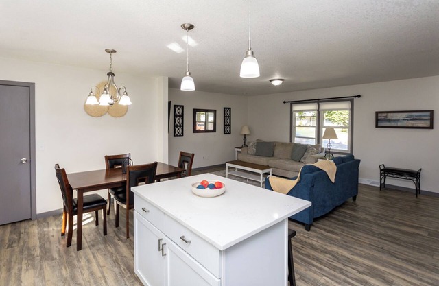 Spacious 5-bedroom house with WiFi and AC in Ankeny Iowa.
