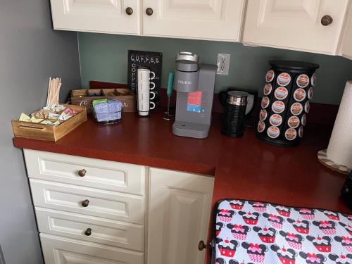 Spacious 5-bedroom house with WiFi, AC in delightful Rockland