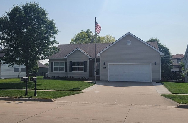 Spacious 5-bedroom house close to everything in Waukee, IA