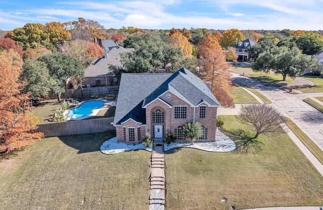 Spacious 5-bedroom Lakeside Retreat w/Pool in Ennis, TX -Sleeps 14