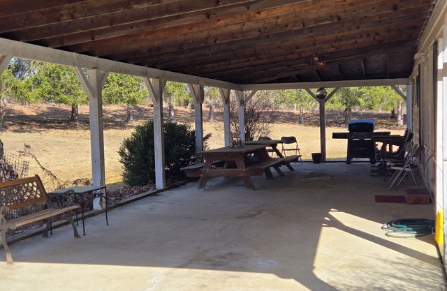 Spacious 5-bedroom Rustic country house in welcoming Nelson PA with WiFi
