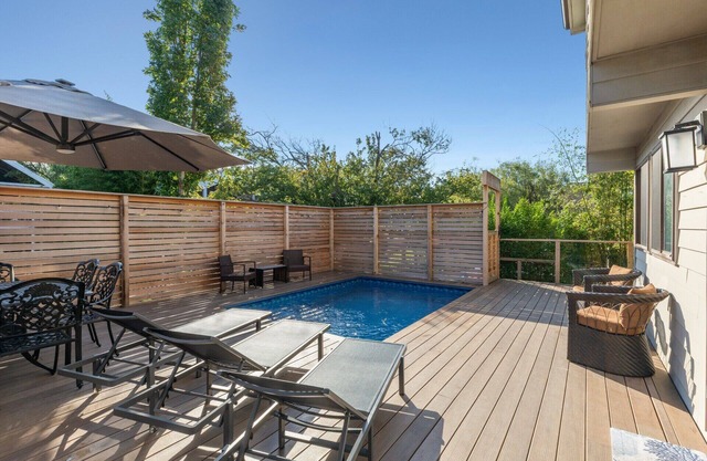 Spacious 5-bedroom house in Ocean Beach with Heated Saltwater Pool!