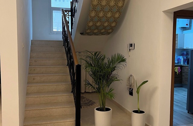 Spacious 5-bedroom villa Near the Beach,Close to airport with WiFi, AC in Muscat