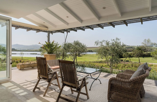 Spacious 5-bedroom house on world class security golf estate in Stellenbosch