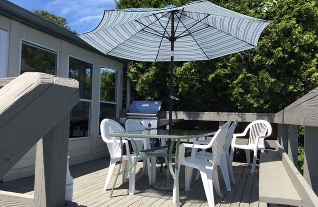 Spacious 5 BR Home With Central Air And 2 Living Rooms On A Quiet Cul-de-sac