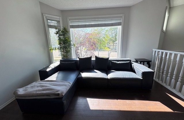 Spacious 5BR Family Retreat in Sherwood Park