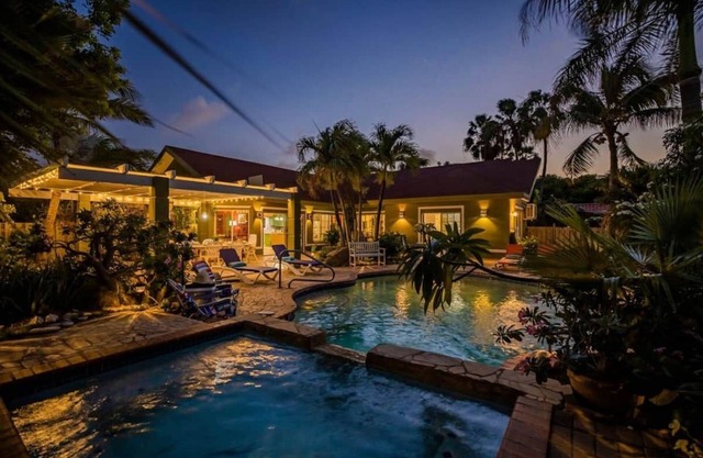 Spacious 5BR Home w/Amazing Garden & PrivatePool